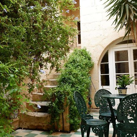 Village Knights Accommodation Żebbuġ Buitenkant foto