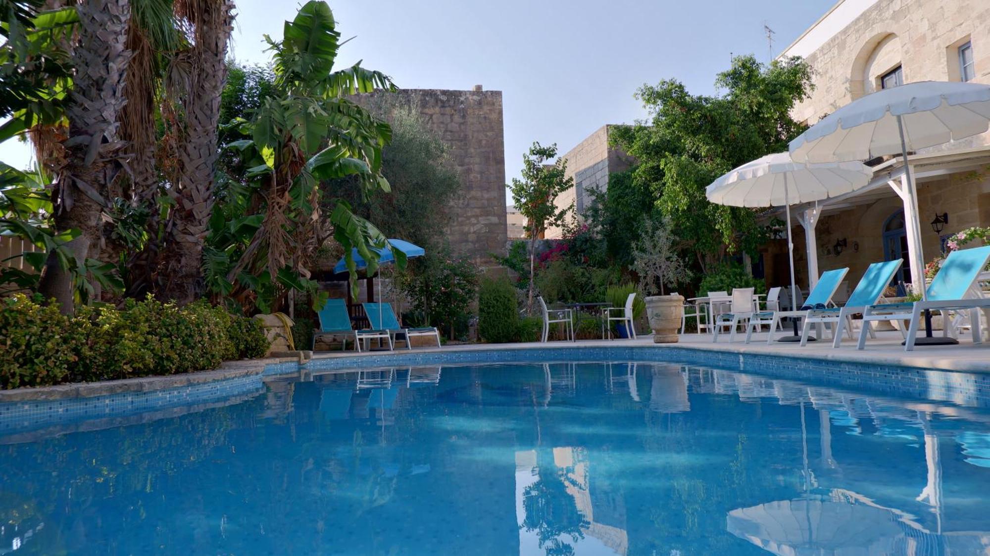 Village Knights Accommodation Żebbuġ Buitenkant foto