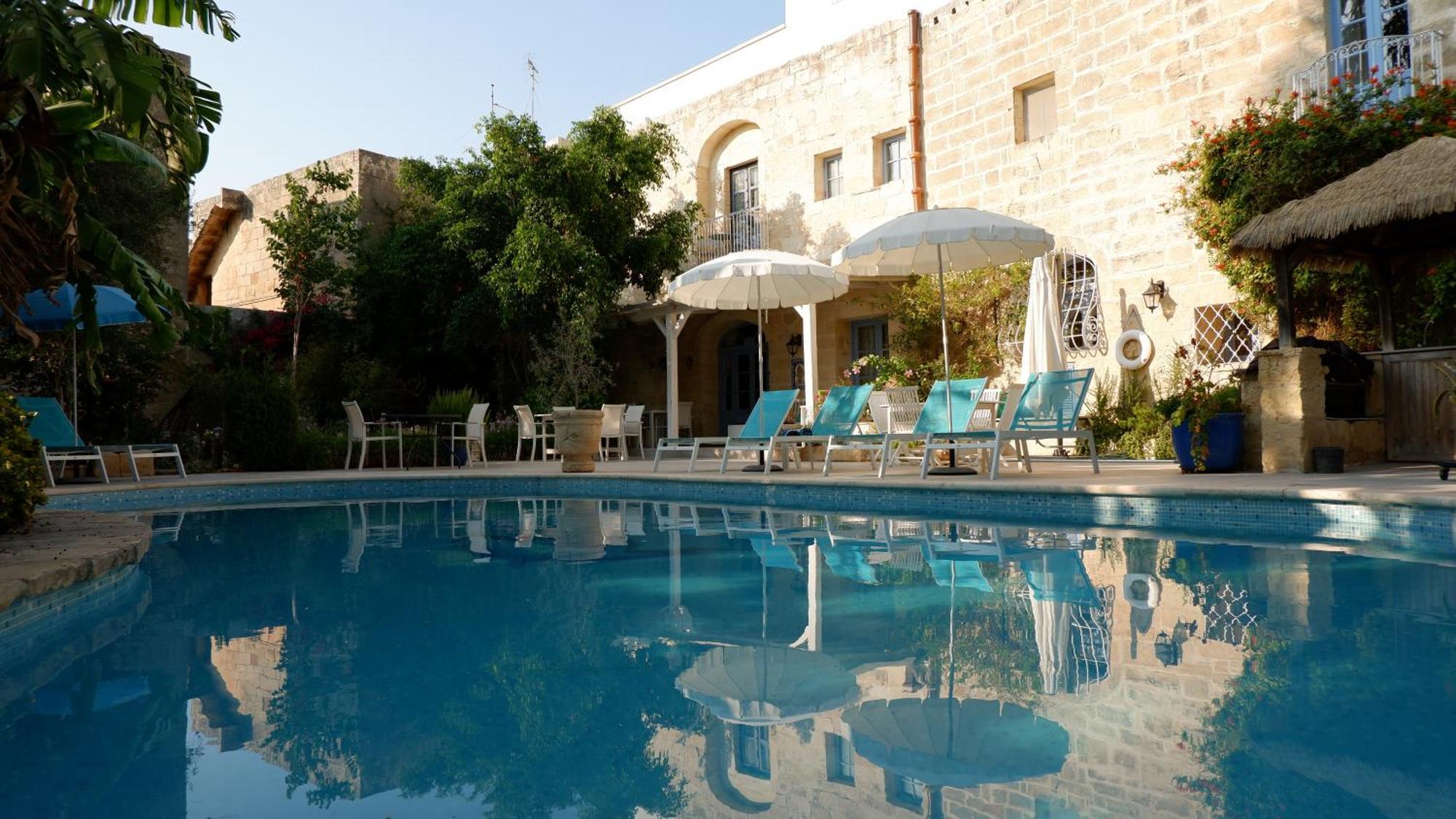 Village Knights Accommodation Żebbuġ Buitenkant foto