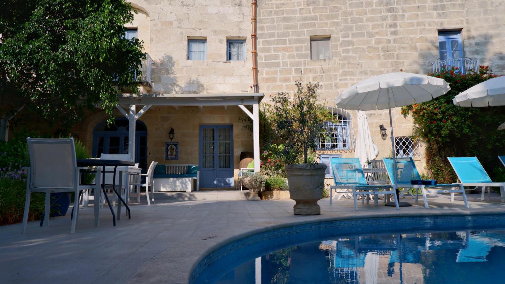 Village Knights Accommodation Żebbuġ Buitenkant foto