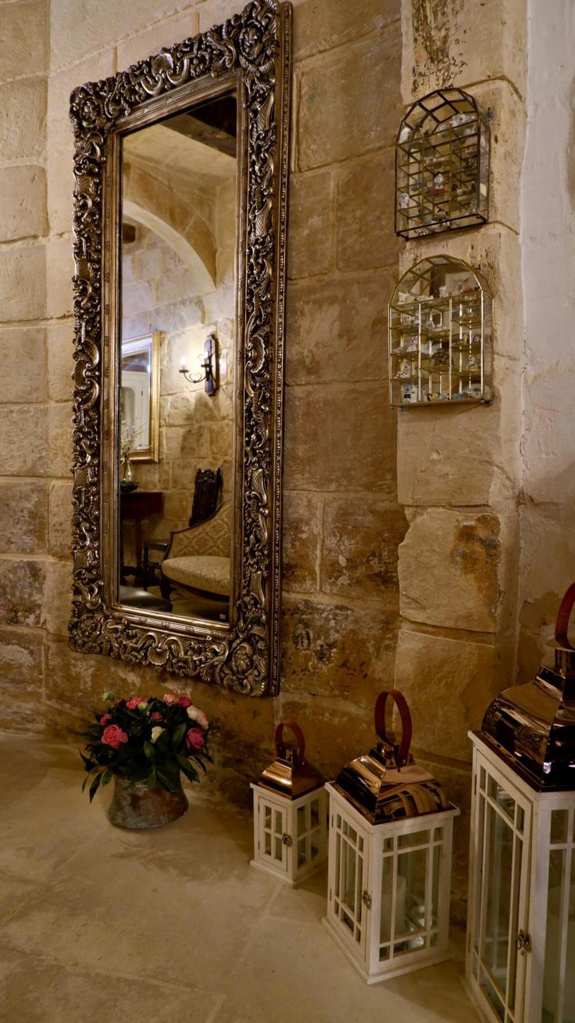 Village Knights Accommodation Żebbuġ Buitenkant foto