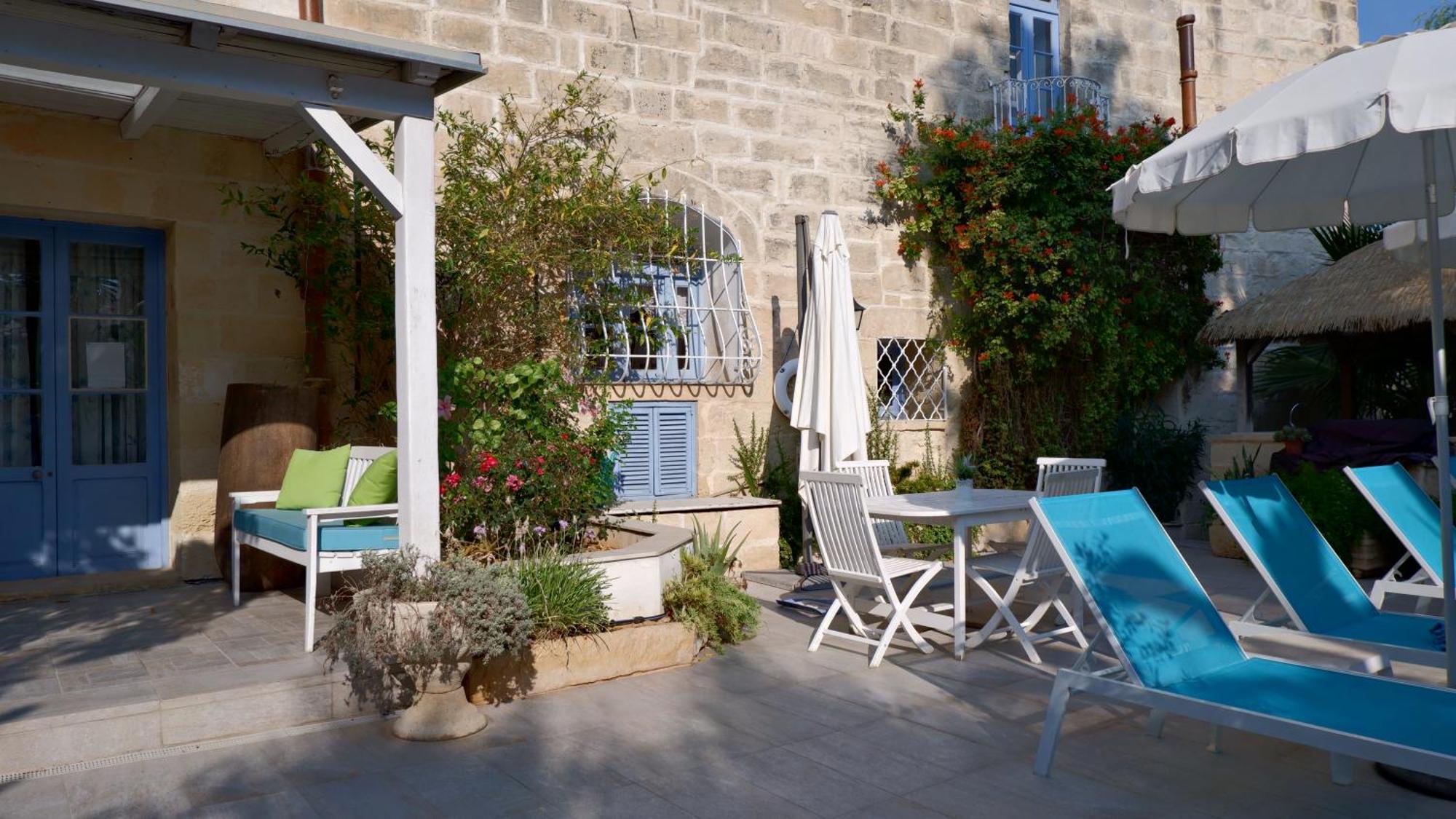 Village Knights Accommodation Żebbuġ Buitenkant foto
