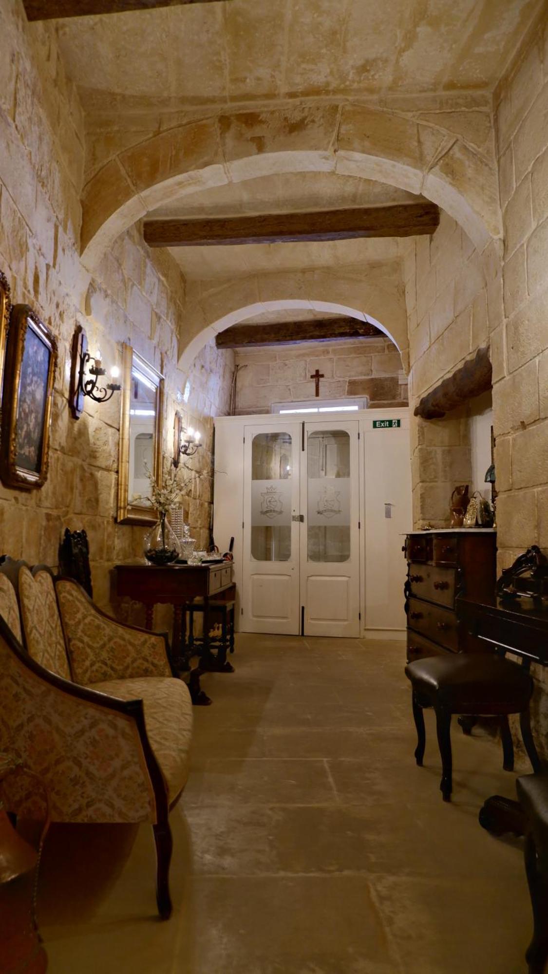 Village Knights Accommodation Żebbuġ Buitenkant foto