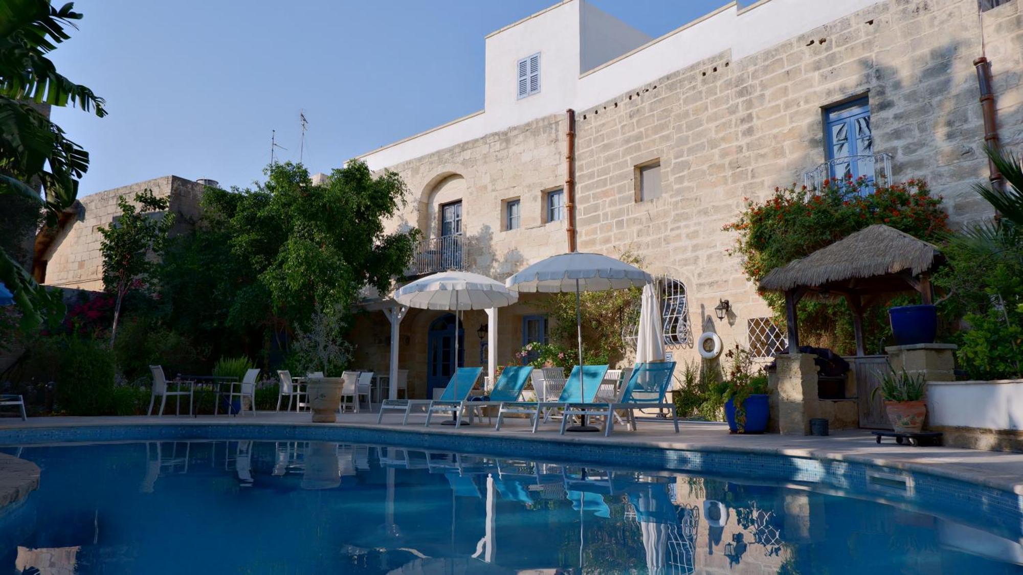 Village Knights Accommodation Żebbuġ Buitenkant foto