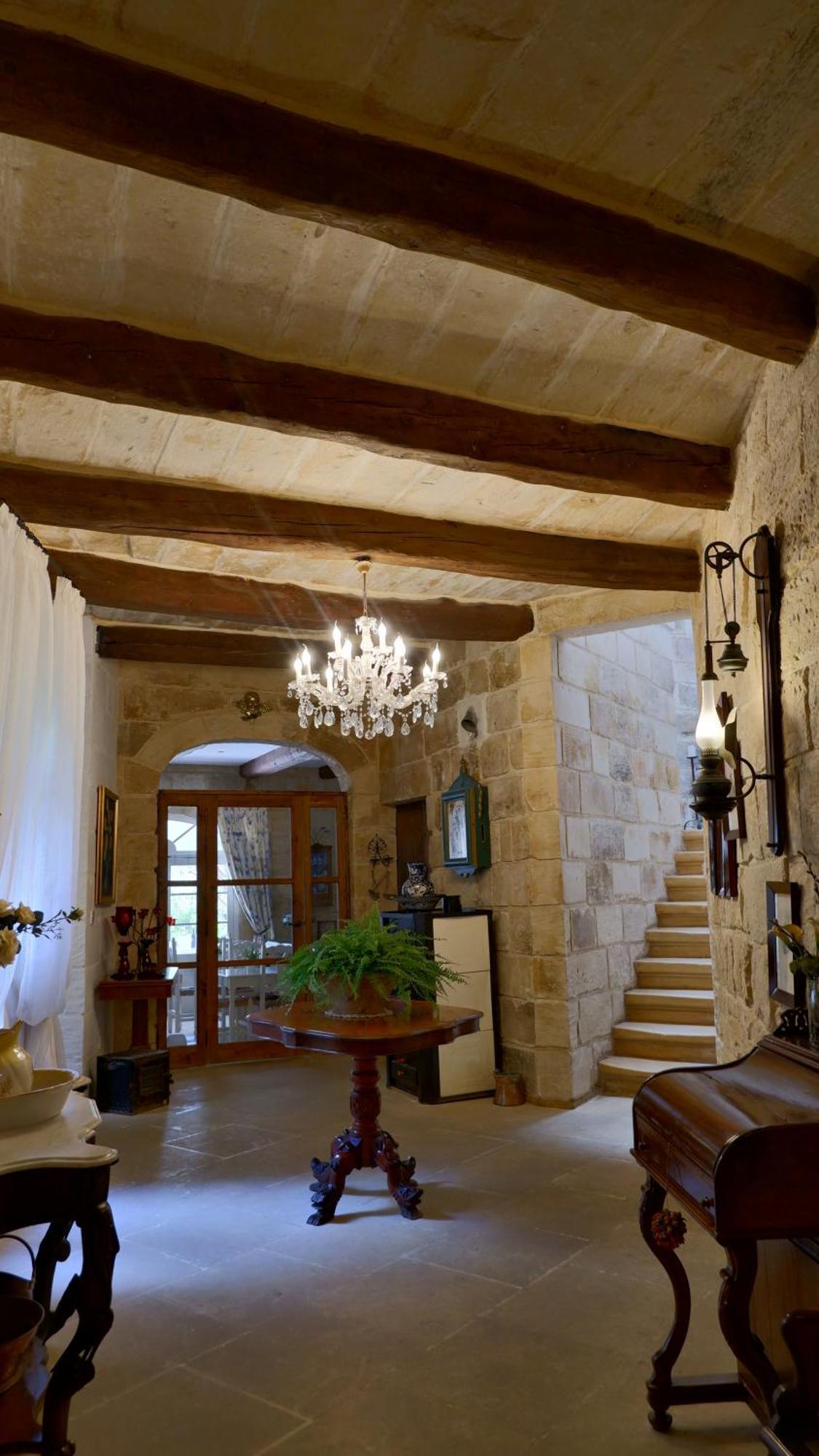 Village Knights Accommodation Żebbuġ Buitenkant foto