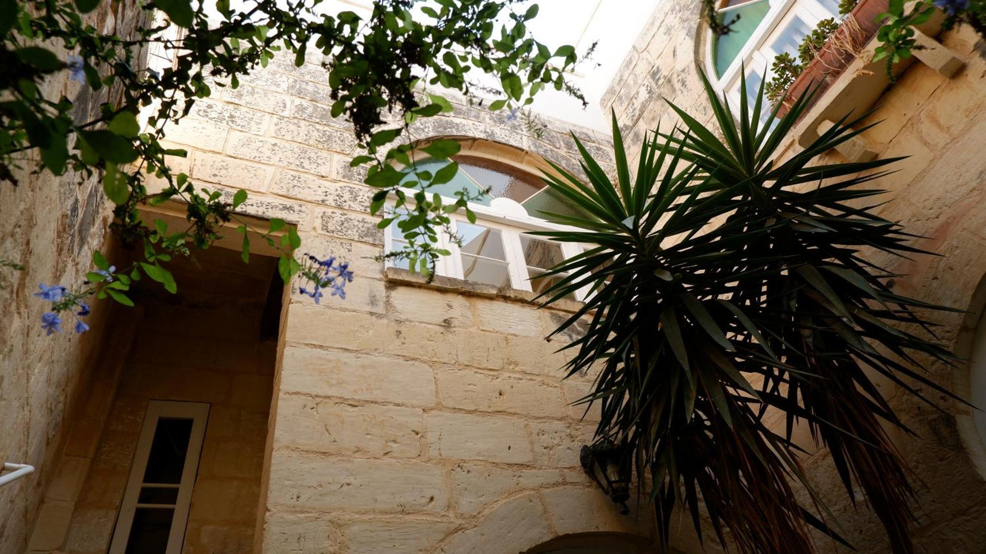 Village Knights Accommodation Żebbuġ Buitenkant foto