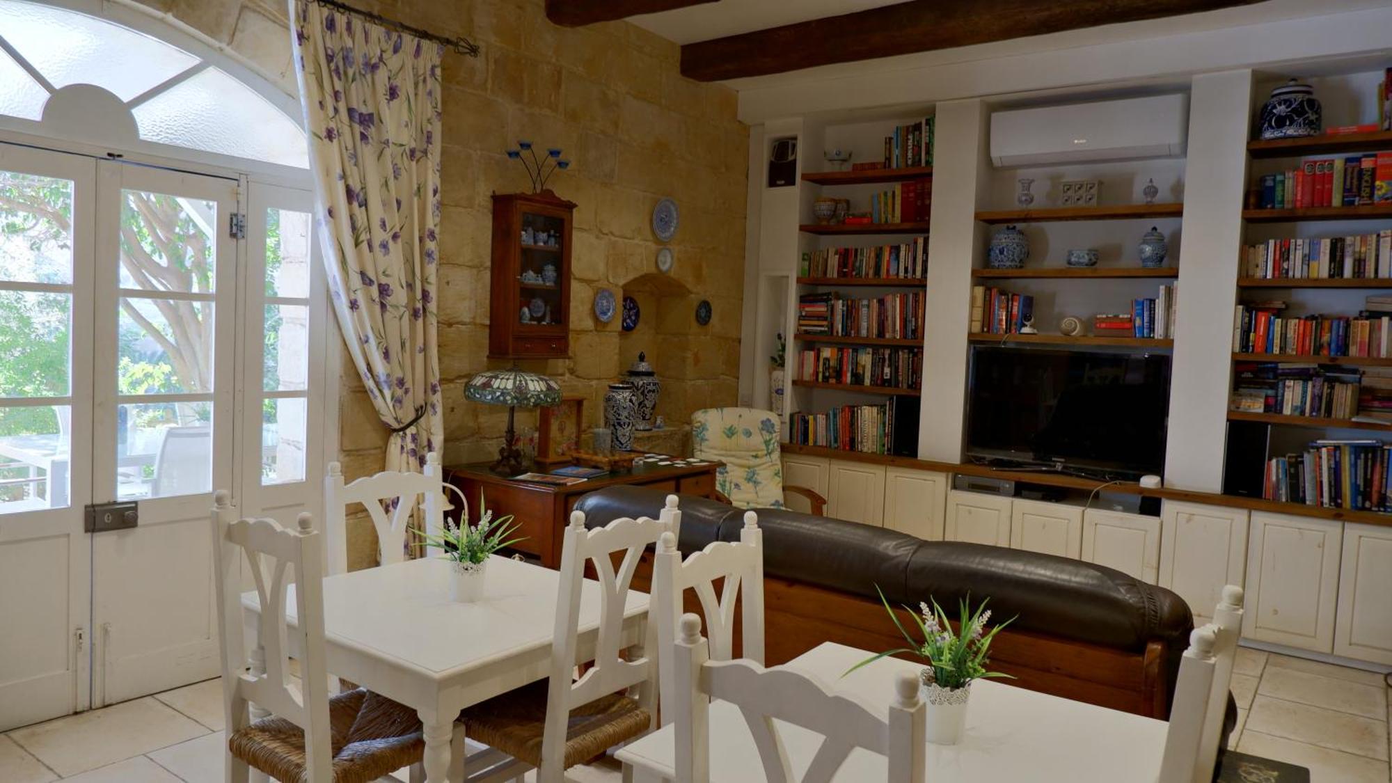 Village Knights Accommodation Żebbuġ Buitenkant foto