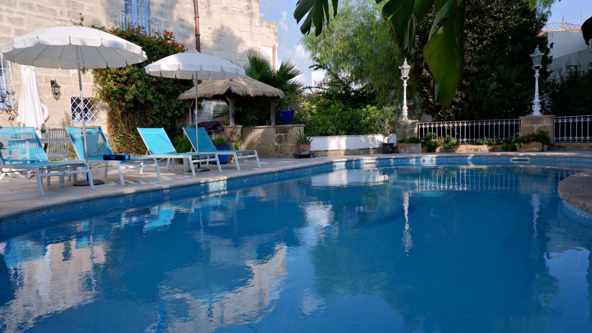 Village Knights Accommodation Żebbuġ Buitenkant foto
