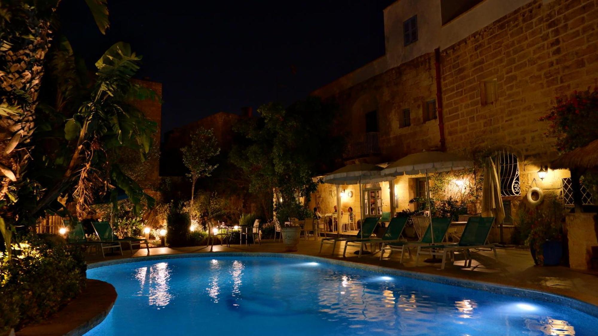Village Knights Accommodation Żebbuġ Buitenkant foto
