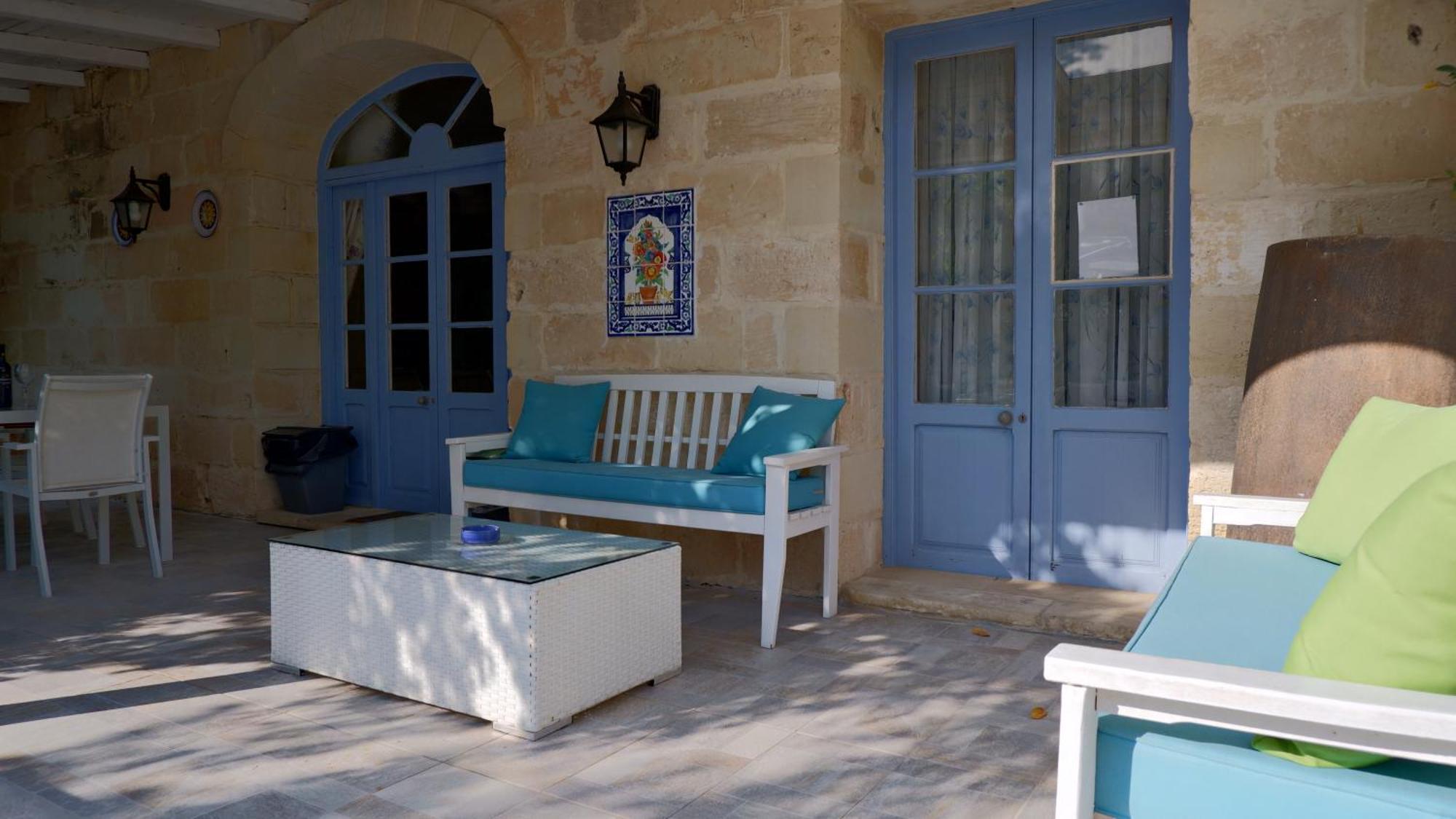 Village Knights Accommodation Żebbuġ Buitenkant foto
