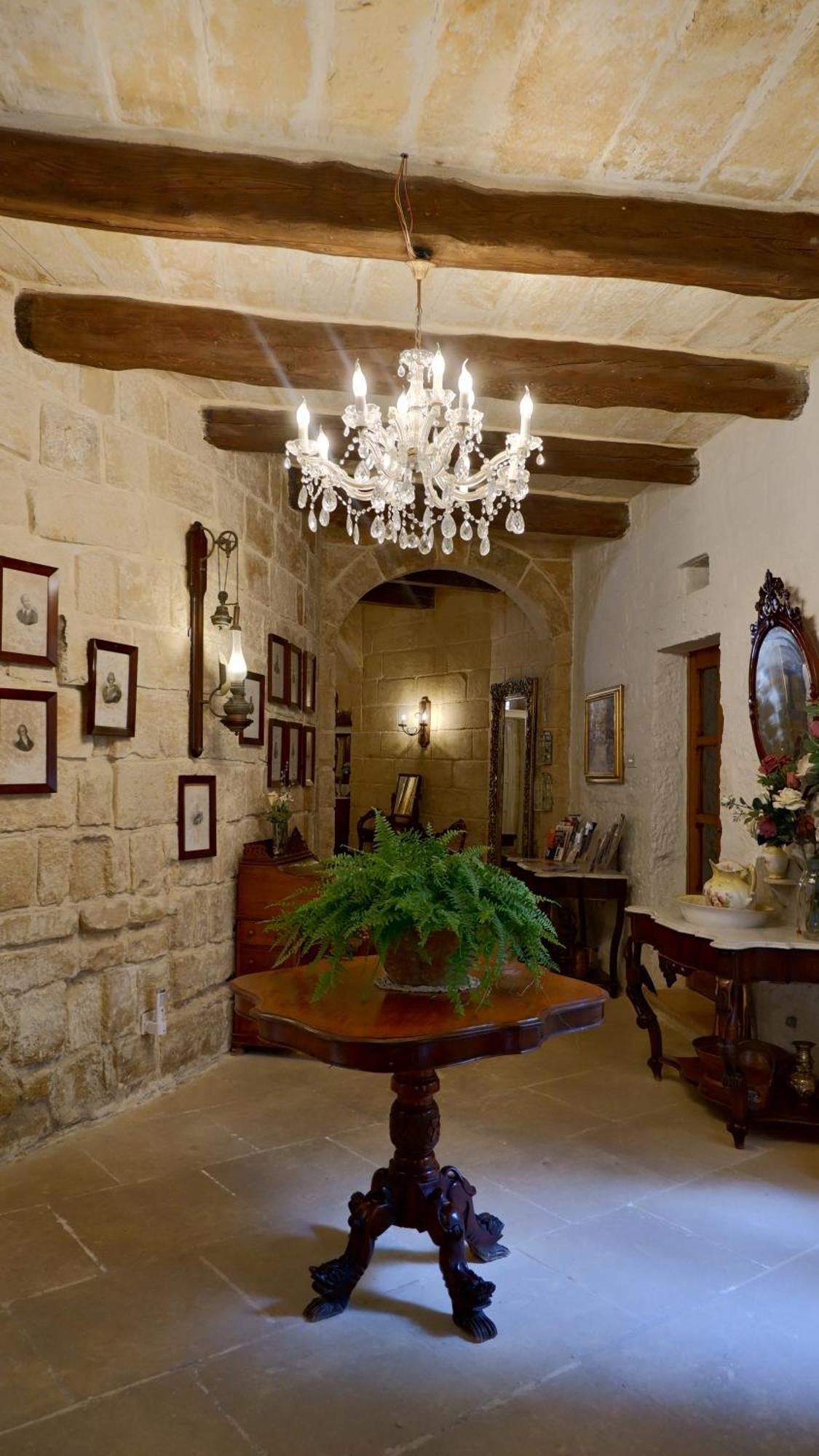 Village Knights Accommodation Żebbuġ Buitenkant foto