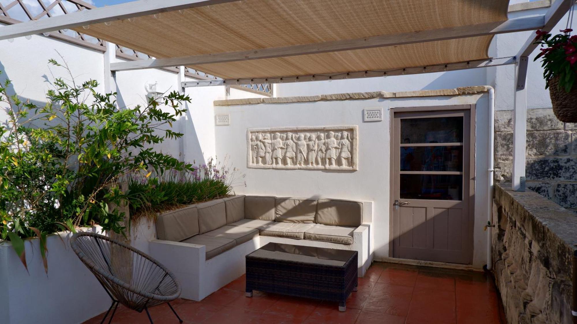 Village Knights Accommodation Żebbuġ Buitenkant foto