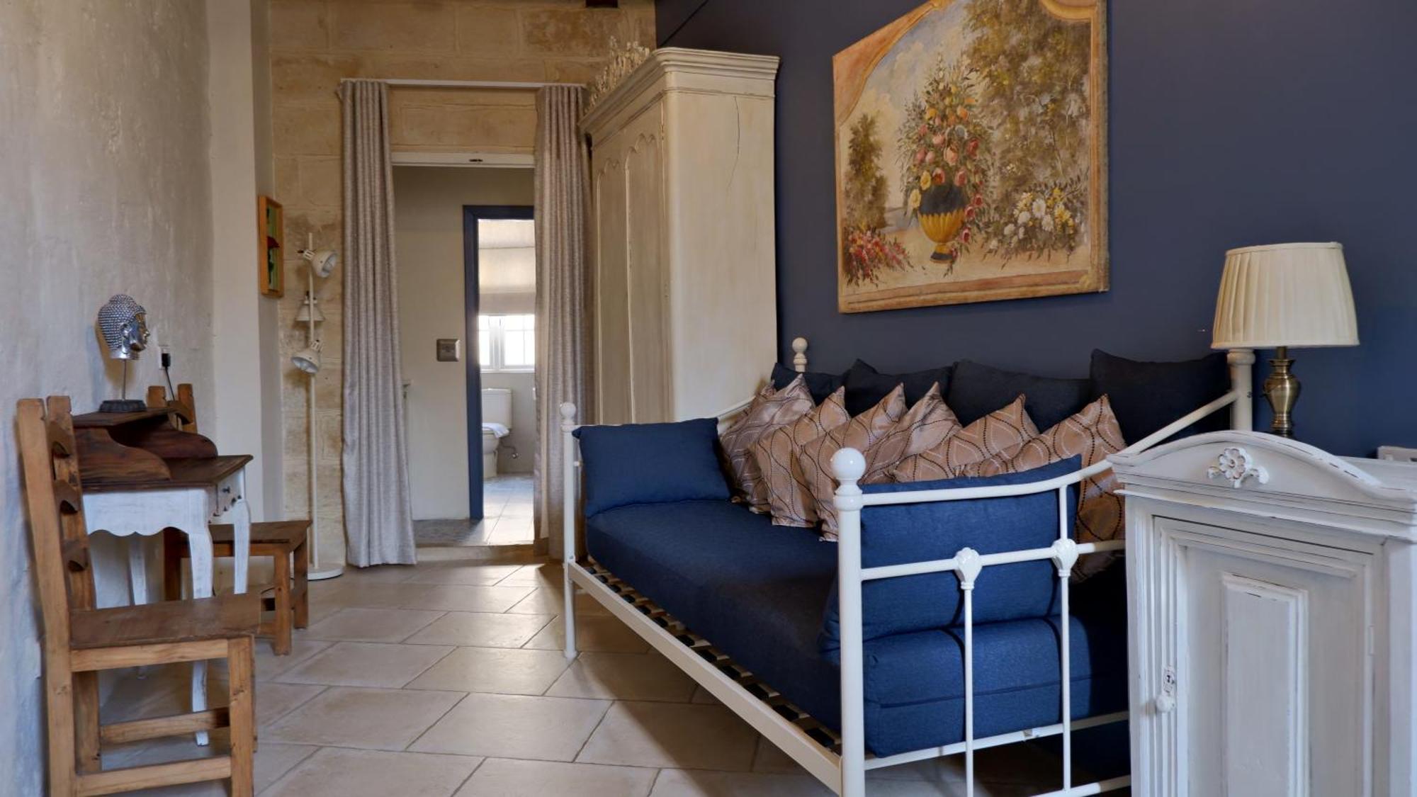 Village Knights Accommodation Żebbuġ Buitenkant foto
