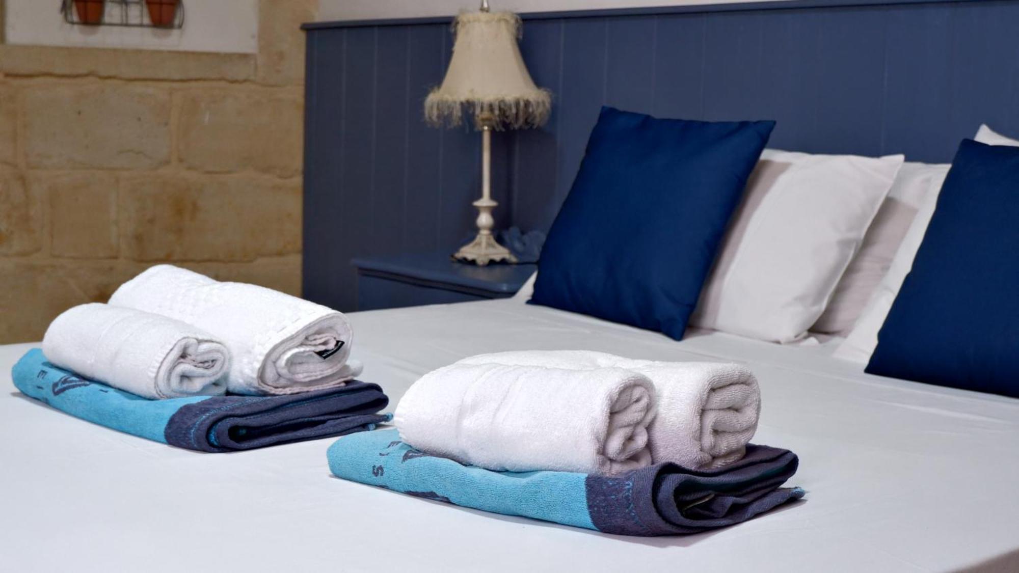 Village Knights Accommodation Żebbuġ Buitenkant foto