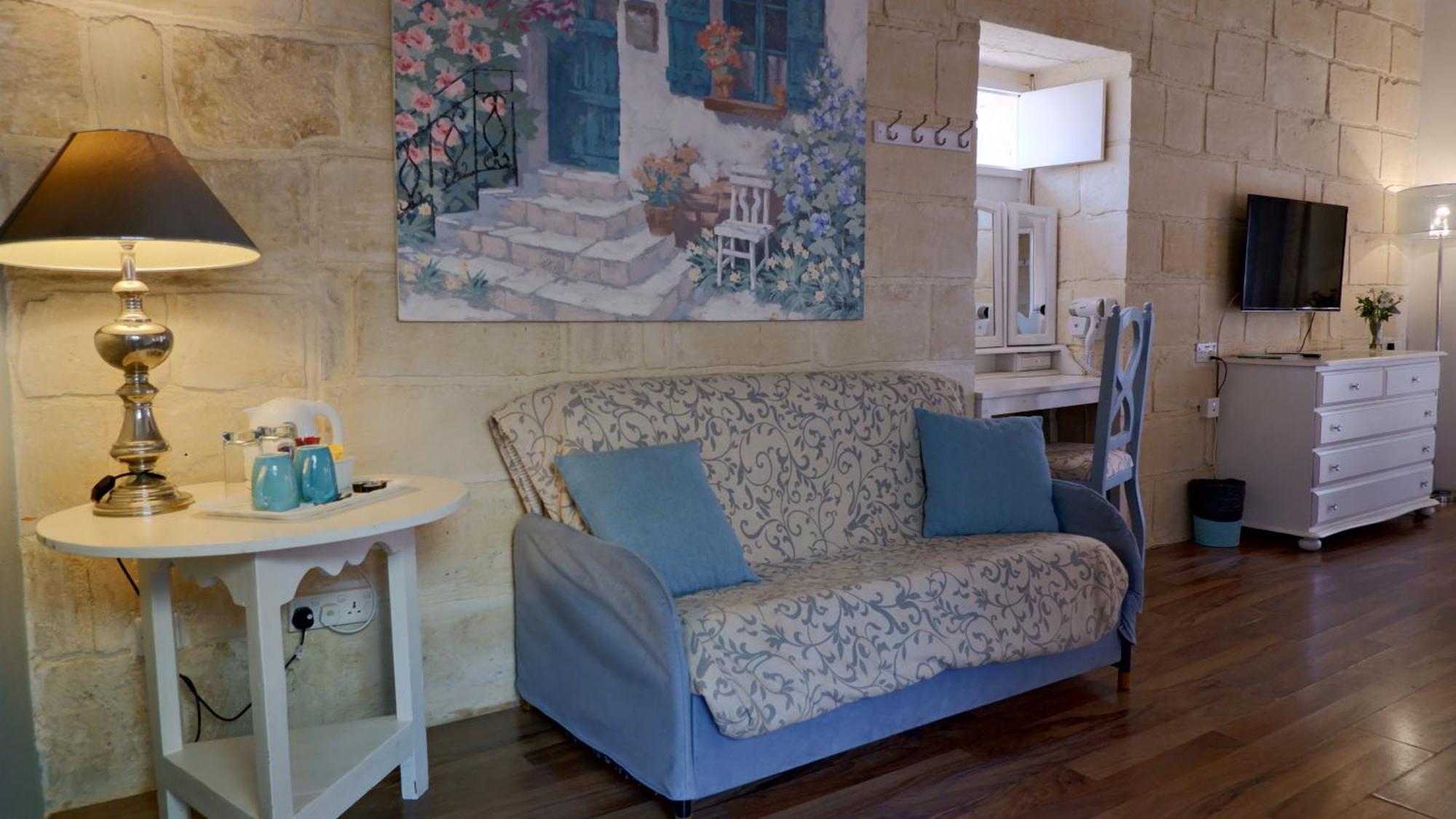 Village Knights Accommodation Żebbuġ Buitenkant foto