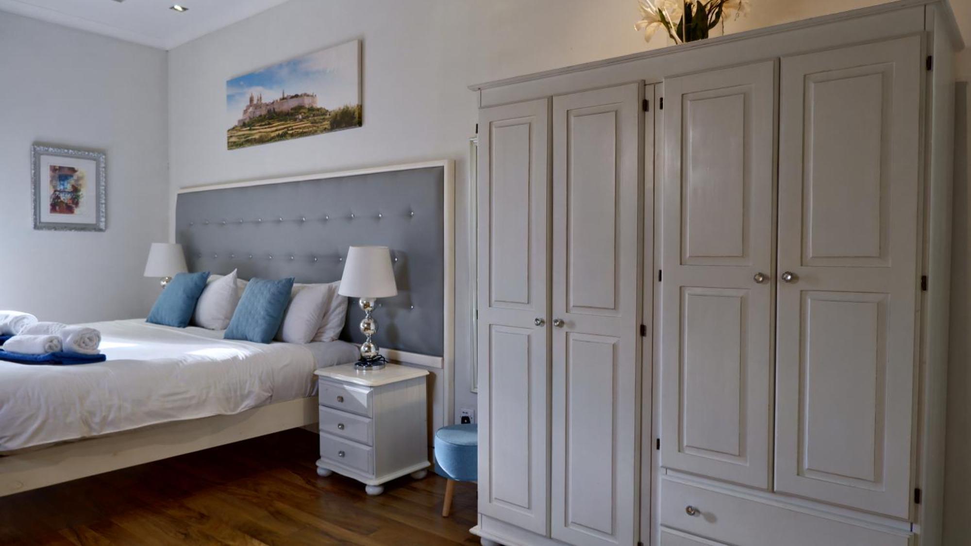 Village Knights Accommodation Żebbuġ Buitenkant foto
