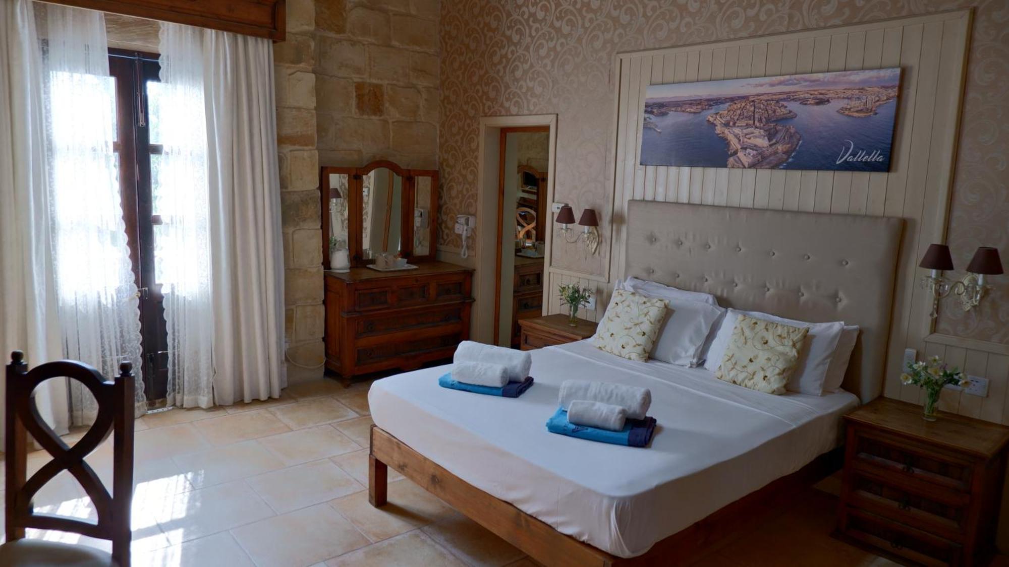 Village Knights Accommodation Żebbuġ Buitenkant foto